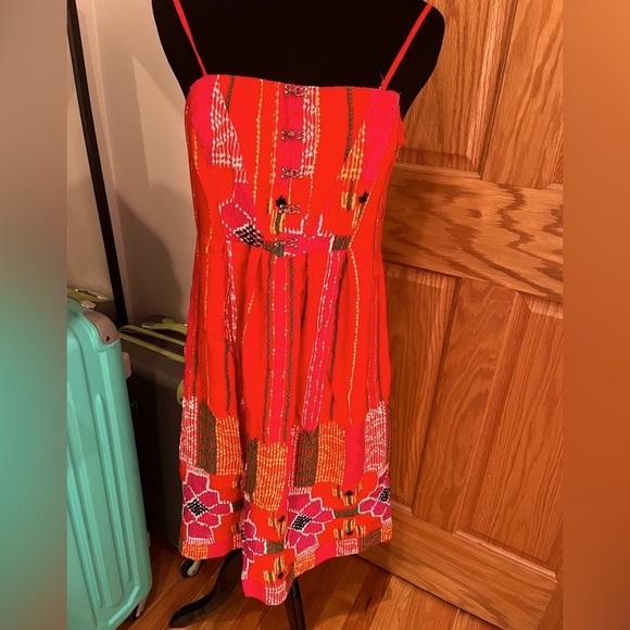 We Vera Dress - Picture 2 of 9